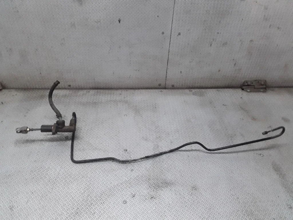 Clutch slave cylinder – Mazda MPV II LW (1999-2007)
