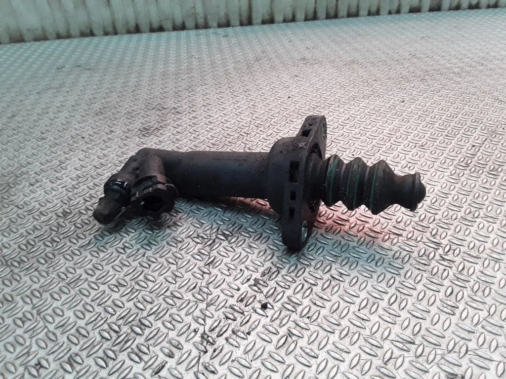 Clutch slave cylinder – Seat Ibiza III (6L) (2002-2008)