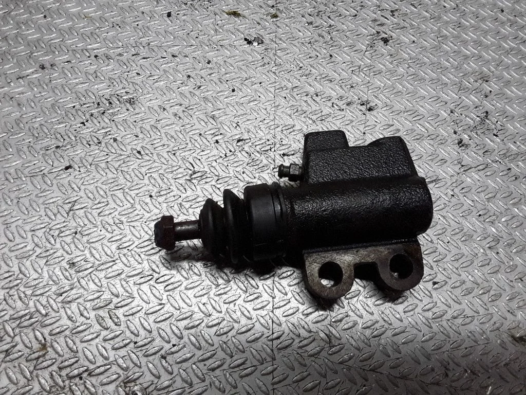Clutch slave cylinder – Nissan Primera (2002-2007)