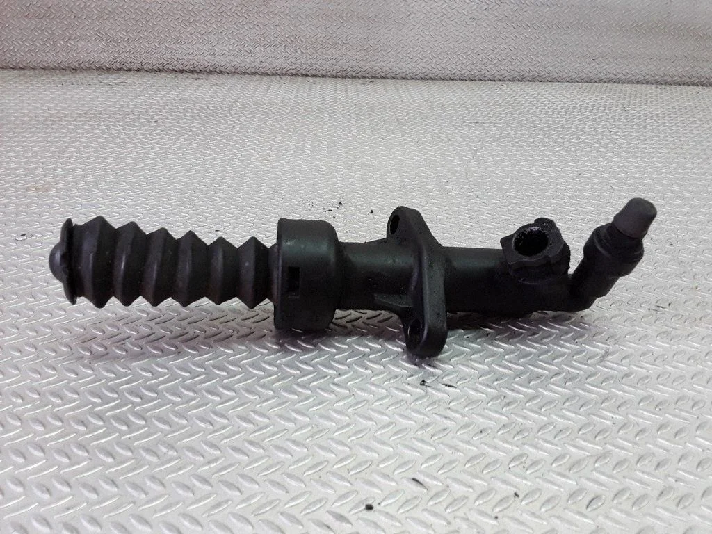 Clutch slave cylinder – Citroen C5 (2005-2008)