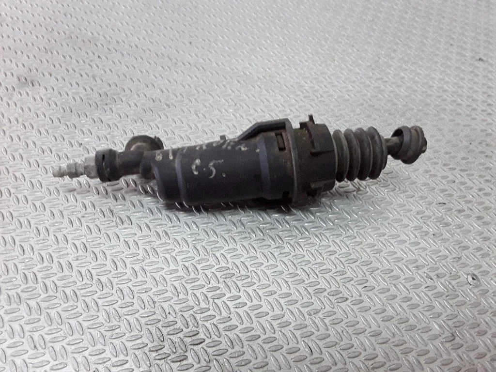 Clutch slave cylinder – Citroen C5 (2001-2004)