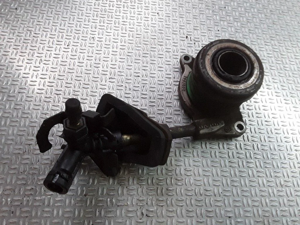 Clutch slave cylinder – Volvo V70 (2000-2004)