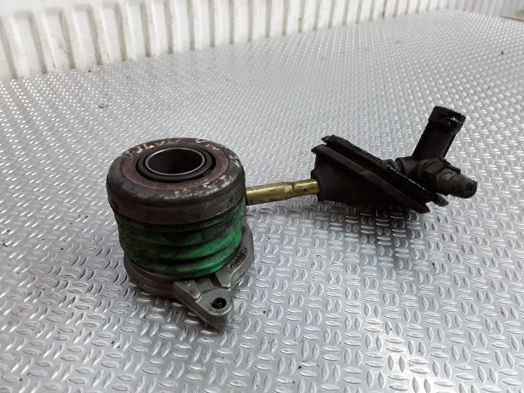 Clutch slave cylinder – Volvo V70 (2000-2004)