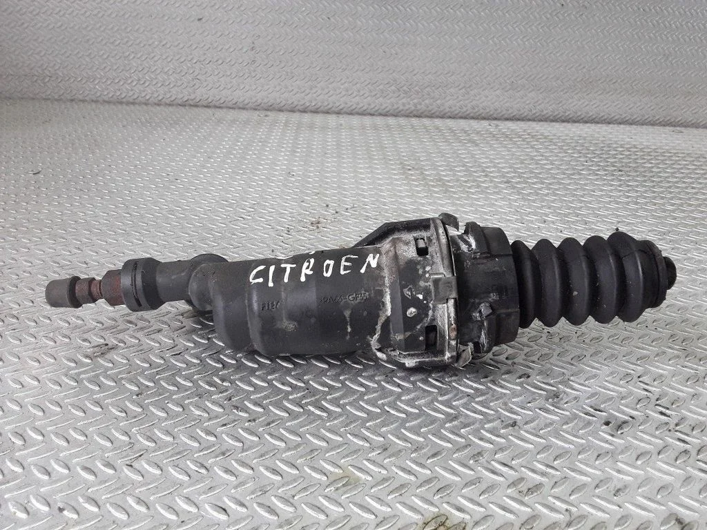 Clutch slave cylinder – Citroen C5 (2001-2004)