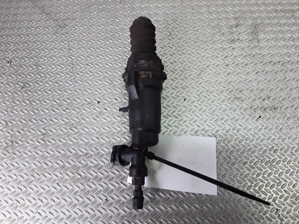 Clutch slave cylinder – Citroen C5 (2001-2004)