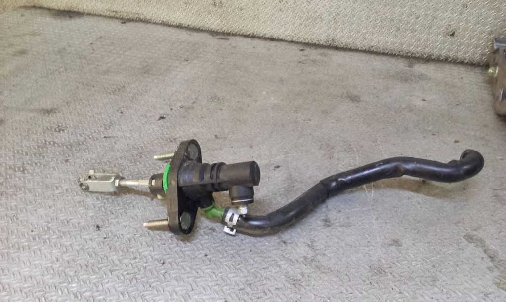 Clutch master cylinder – Toyota Verso (2009-2018)