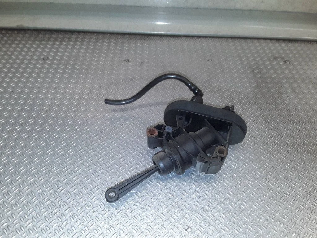 Clutch master cylinder – Ford Fiesta (2009-2012)