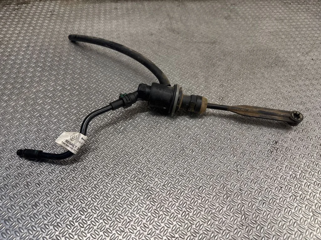 Clutch master cylinder – Renault Master III (2010-2024)