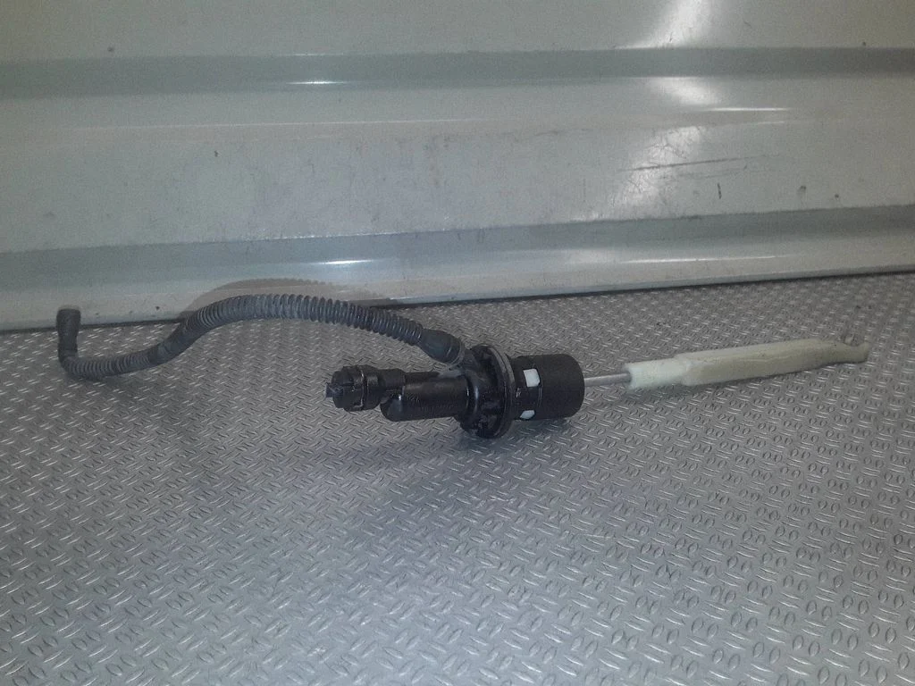 Clutch master cylinder – Peugeot 308 (2007-2013)