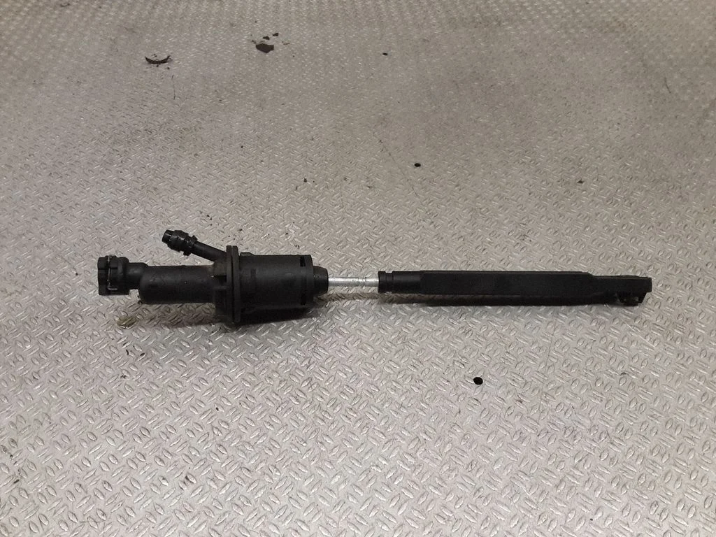 Clutch master cylinder – Peugeot 308 (2007-2013)