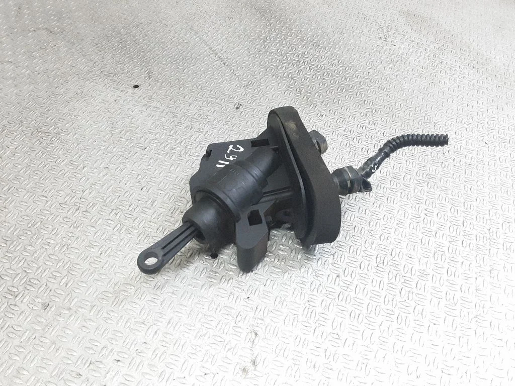Clutch master cylinder 2S617A543AC