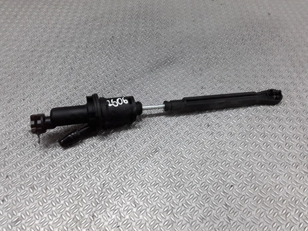 Clutch master cylinder – Peugeot 308 (2007-2013)