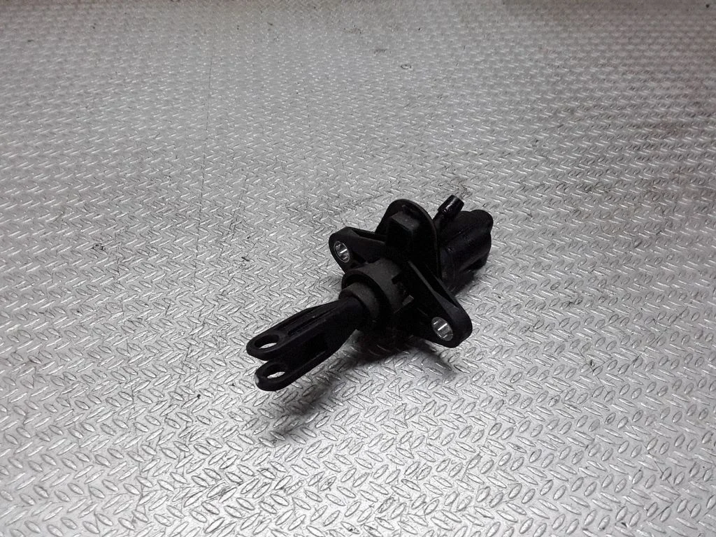 Clutch master cylinder – Mitsubishi Colt CZ3 (2006-2009)