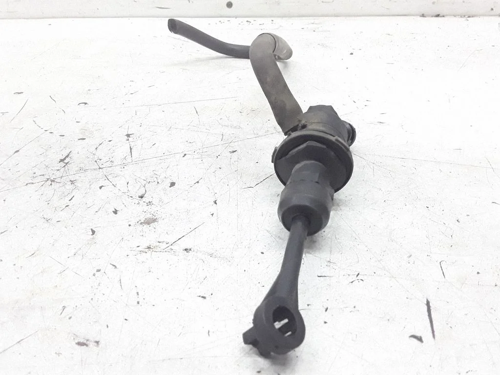Clutch master cylinder – Nissan Micra (2003-2007)