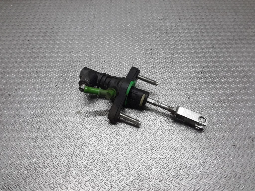 Clutch master cylinder – Toyota Verso (2009-2018)