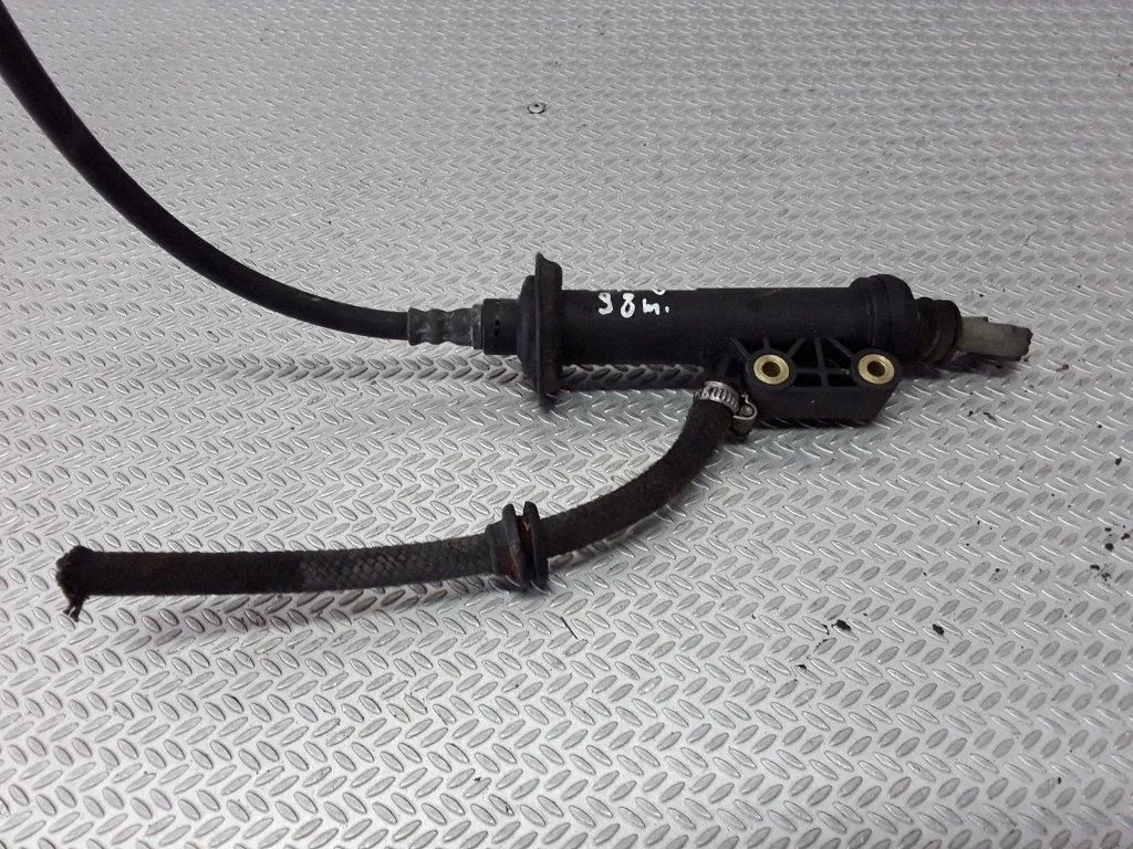 Clutch master cylinder – Mercedes-Benz Vito Viano W638 (1996-2003)