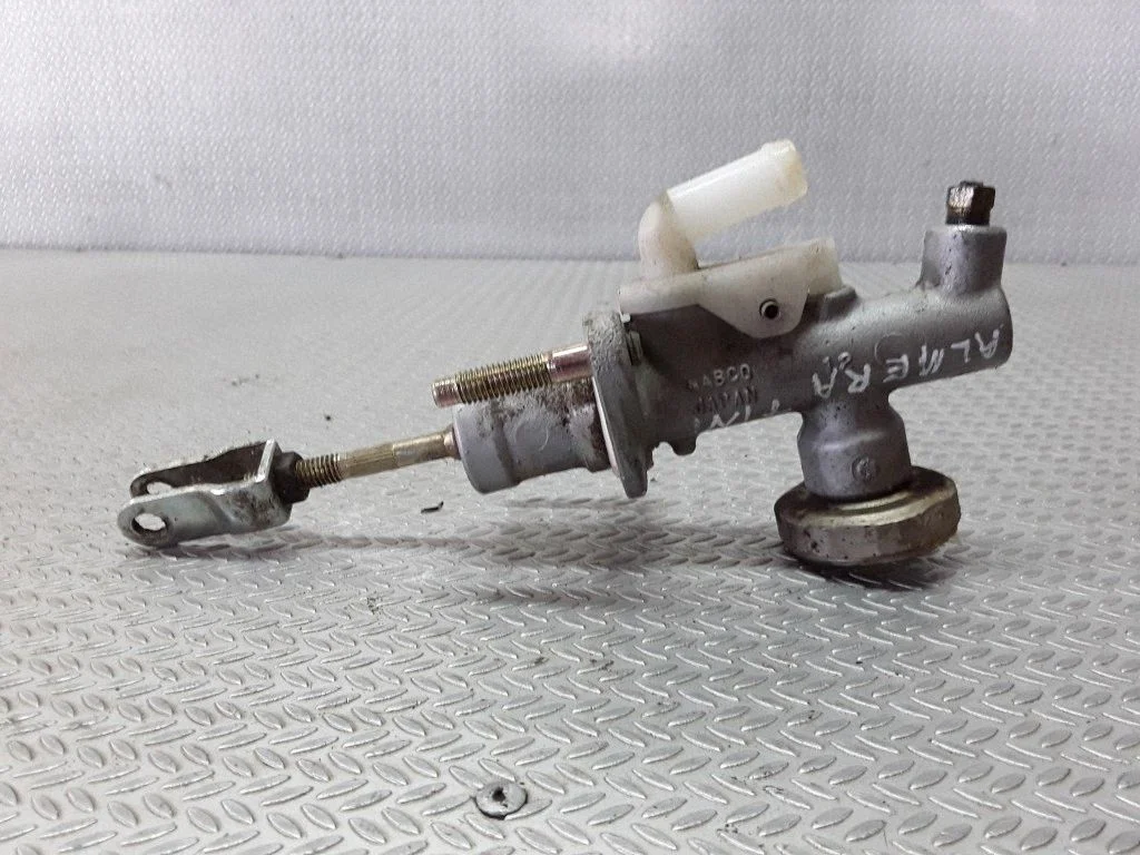 Siduri peasilinder – Nissan Almera N16 (2000-2010)