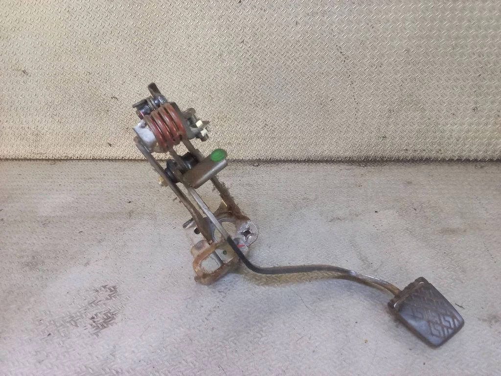 Clutch pedal – Toyota Celica T230 (1999-2006)