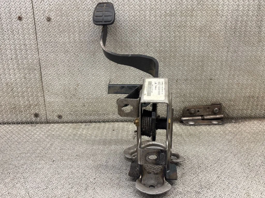 Clutch pedal A4542900116
