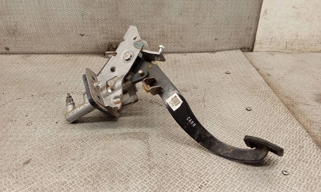 Clutch pedal – Hyundai Tucson JM (2004-2009)