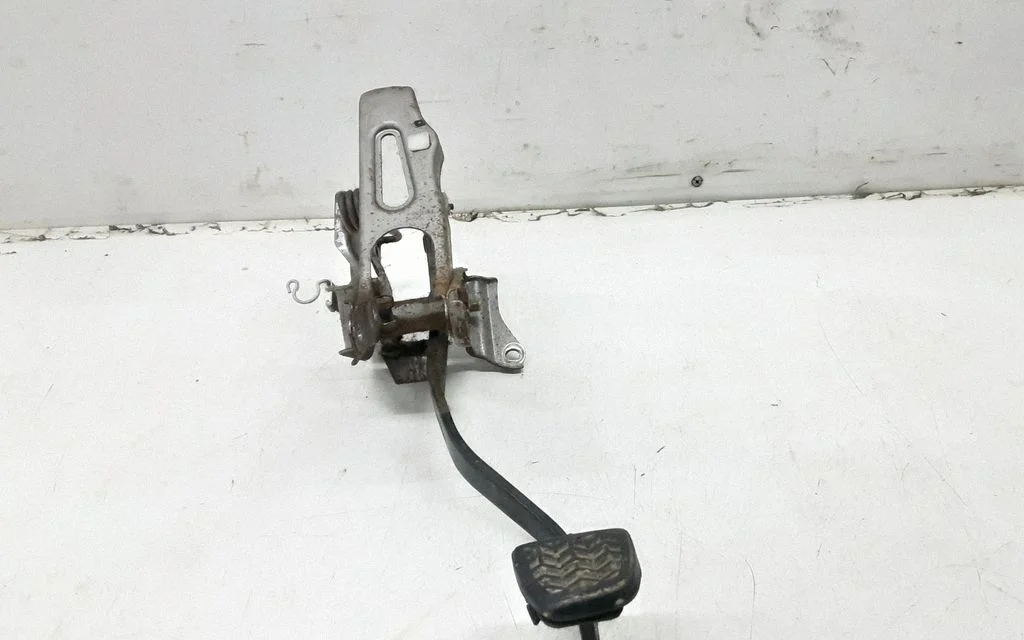 Siduripedaal – Toyota Avensis Verso (2001-2009)