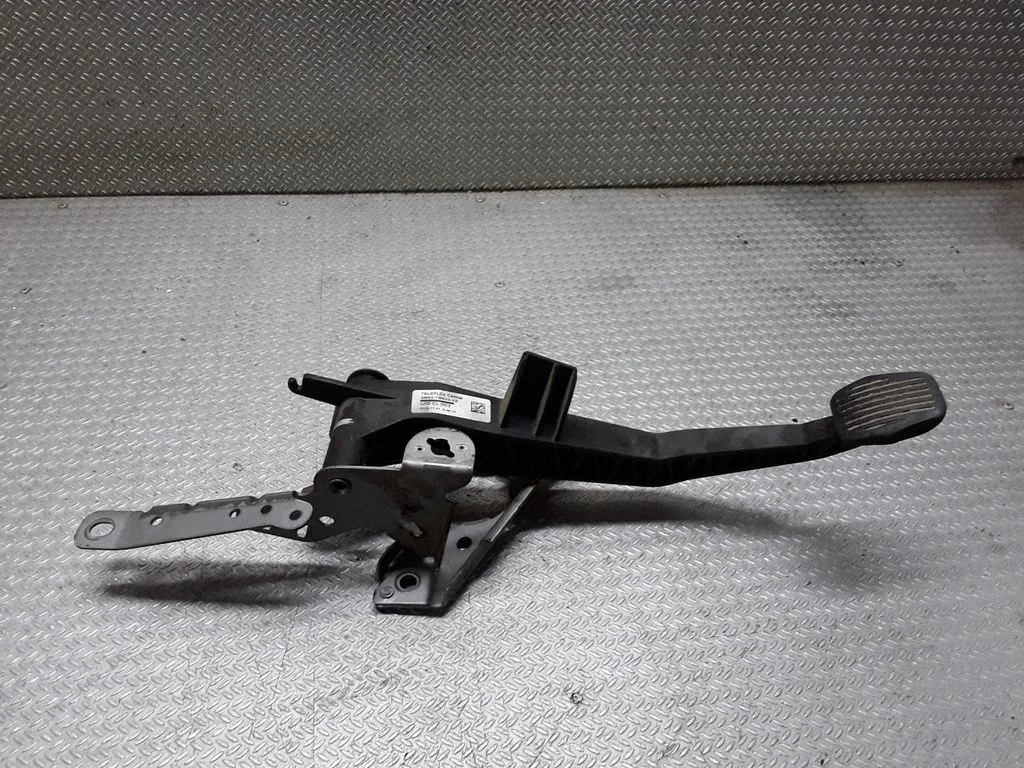 Clutch pedal – Ford Focus C-MAX (2003-2010)