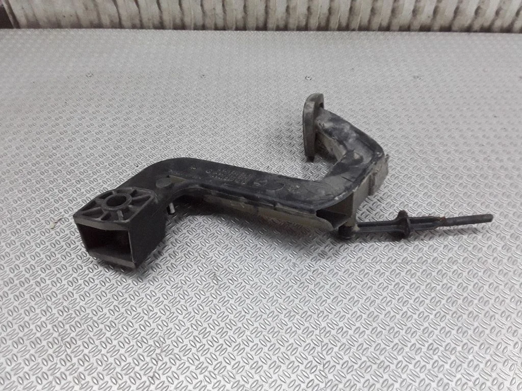 Clutch pedal – Volkswagen Jetta III (1992-1999)