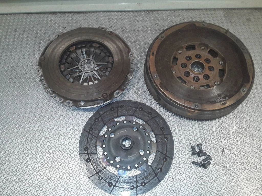 Clutch set kit – Citroen C5 (2005-2008)
