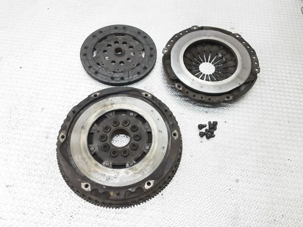 Clutch set kit – Volvo S60 (2001-2004)