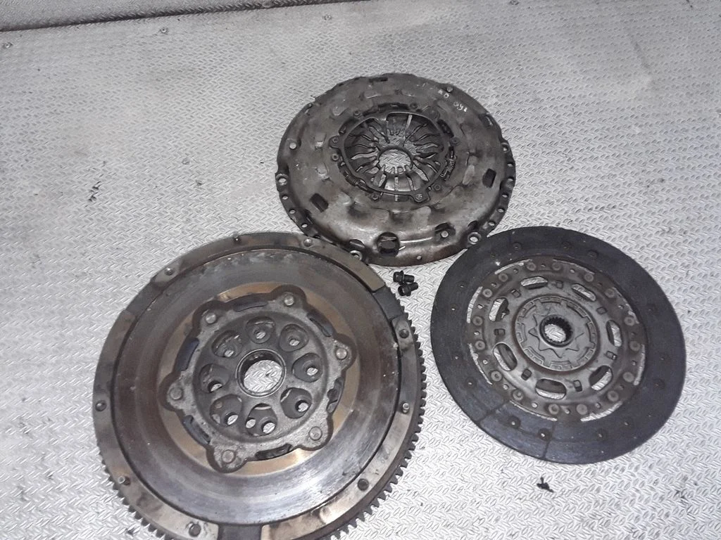 Clutch set kit – Ford Mondeo Mk III (2000-2007)