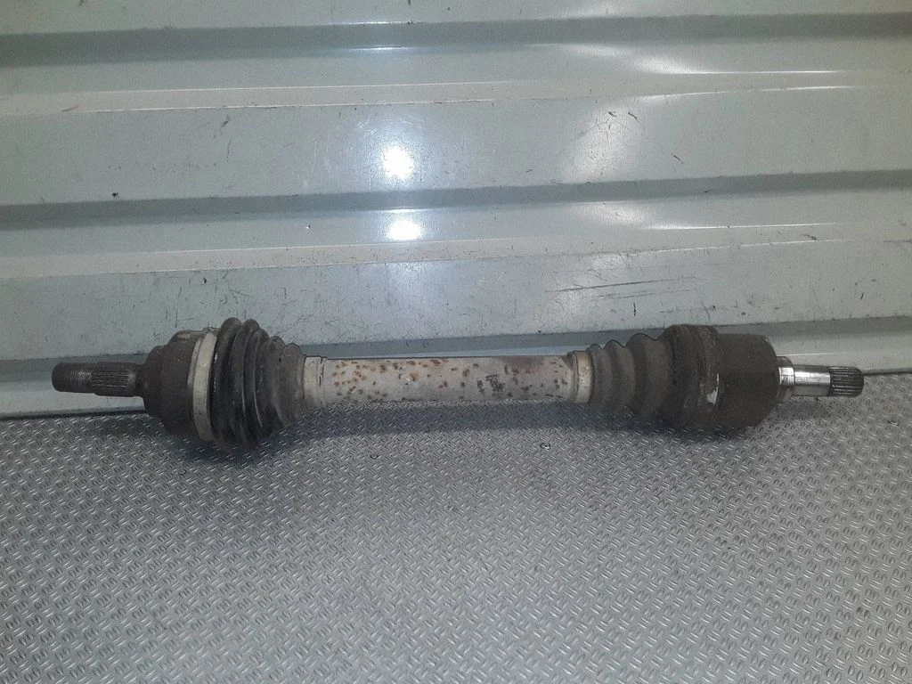 Front driveshaft – left