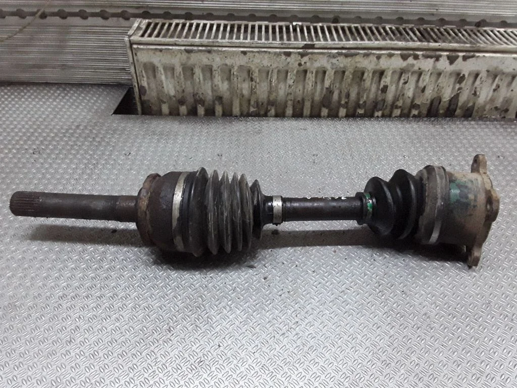 Front driveshaft – Mitsubishi Pajero (1991-1999)
