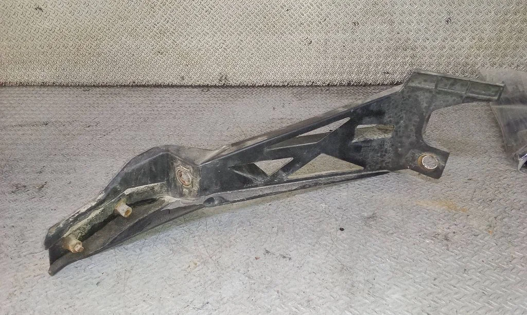 Front bumper mounting bracket – Chrysler Grand Voyager V (2007-2015)