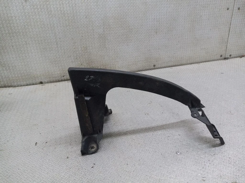 Front bumper mounting bracket – Subaru B9 Tribeca (2006-2007)
