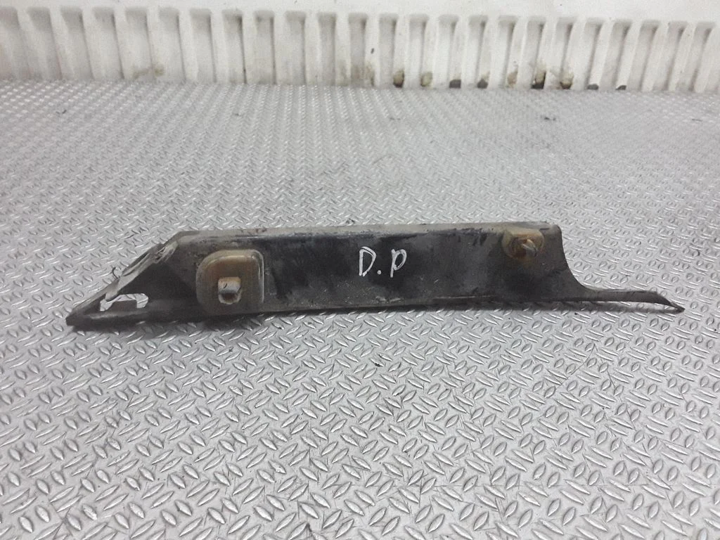 Wspornik zderzaka przedniego – Toyota Corolla Verso E121 (2001-2004)