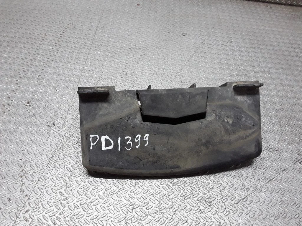 Front bumper mounting bracket – Land Rover Freelander (1996-2006)
