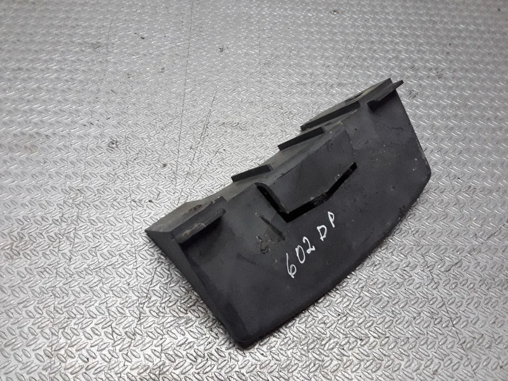 Front bumper mounting bracket – Land Rover Freelander (1996-2006)