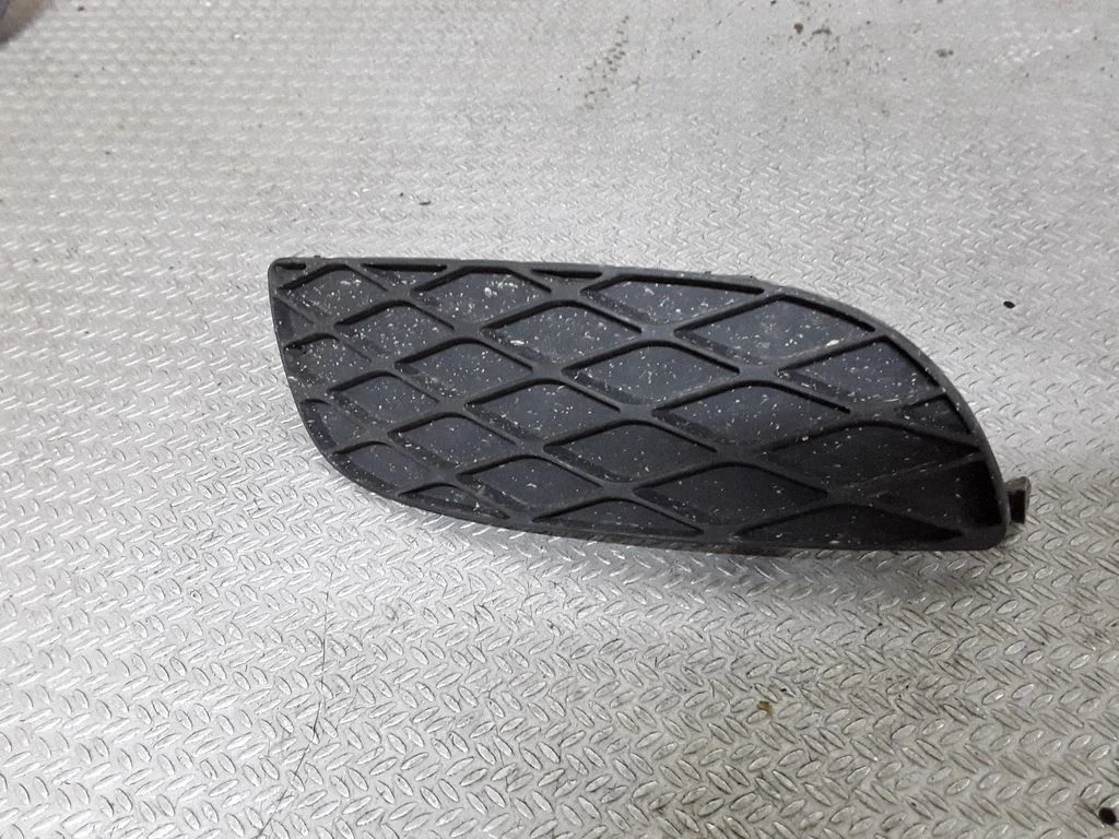 Front bumper lower grill – Toyota Yaris Verso (1999-2005)