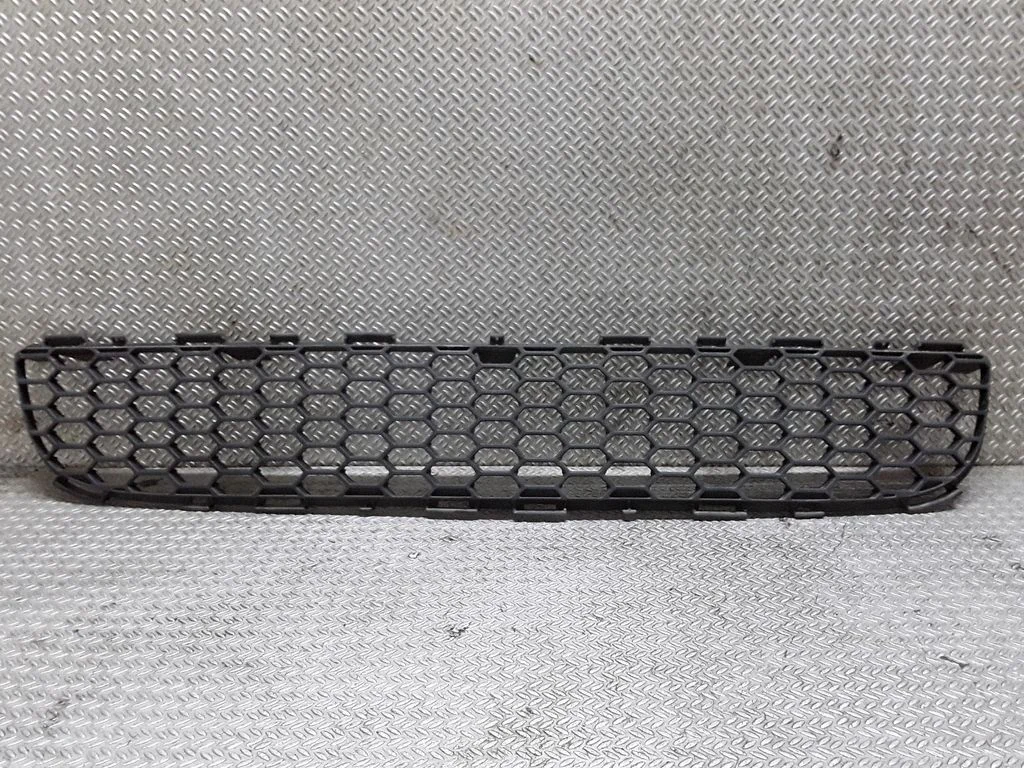 Front bumper lower grill – Toyota Corolla Verso AR10 (2004-2009)
