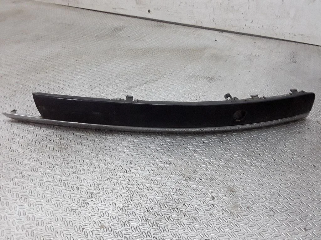 Front bumper splitter molding – Audi A8 S8 D3 4E (2002-2009)