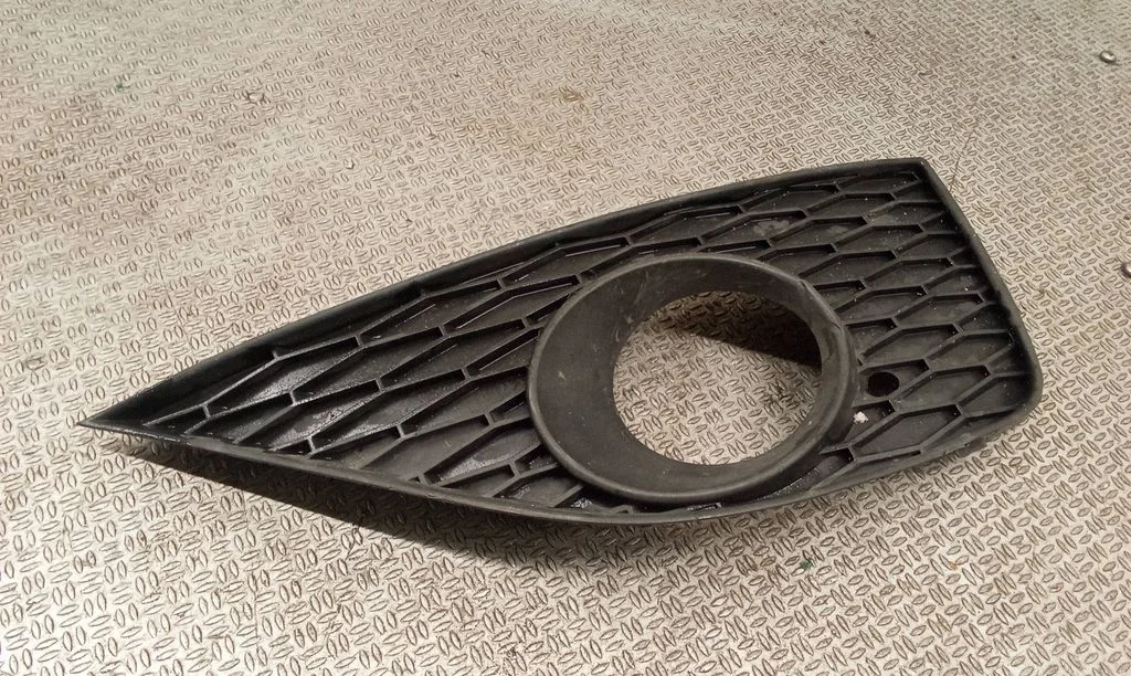 Front fog light trim/grill – Seat Ibiza IV (6J,6P) (2008-2017)