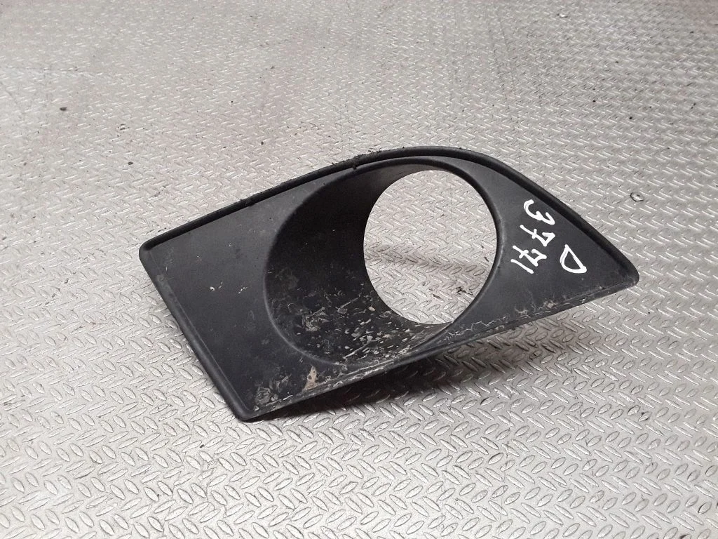 Kratka / ramka halogenu – Ford Galaxy (2000-2006)