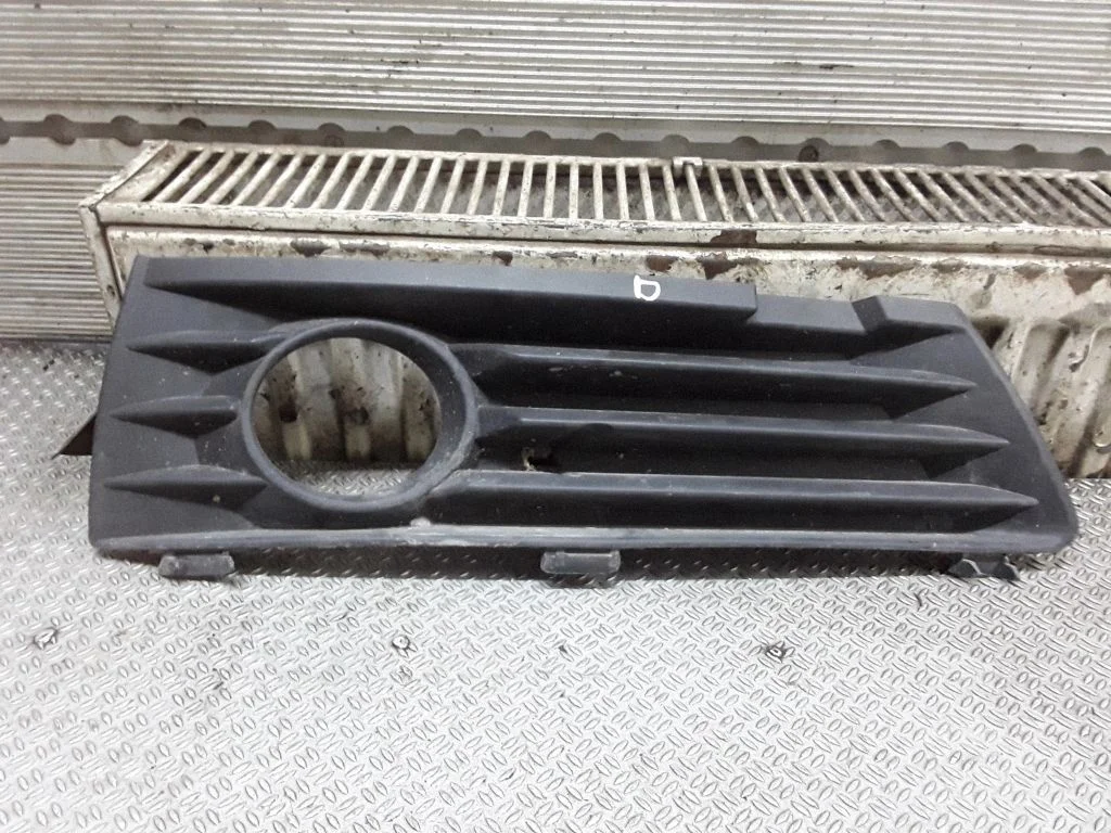 Kratka / ramka halogenu – Opel Zafira B (2005-2014)