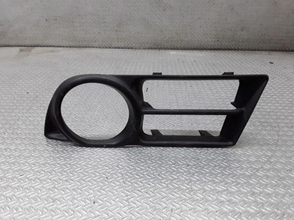 Front fog light trim/grill – Toyota Corolla Verso AR10 (2004-2009)