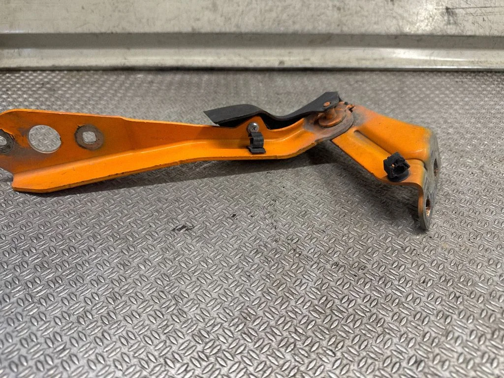 Engine bonnet/hood hinges – Renault Master III (2010-2024)