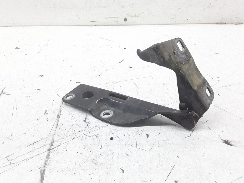 Engine bonnet/hood hinges – Nissan Pathfinder R51 (2005-2012)