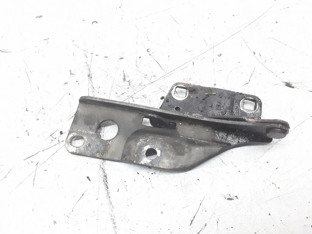 Engine bonnet/hood hinges – Nissan Pathfinder R51 (2005-2012)