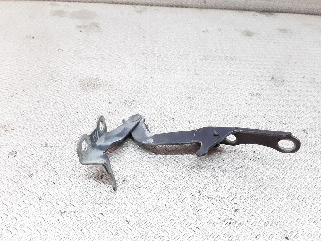 Engine bonnet/hood hinges – Pontiac Vibe (2003-2008), right