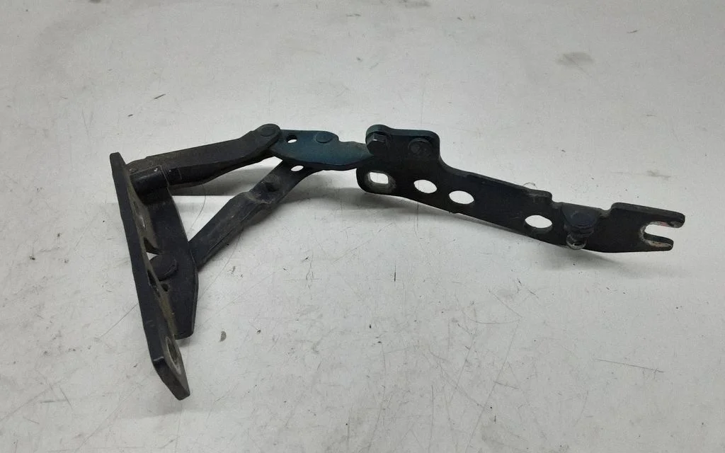 Mootorikapoti hinged – parem