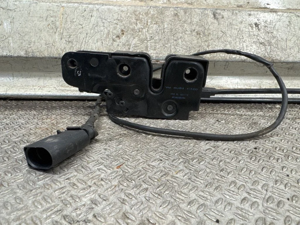 Motora pārsega slēdzene – Audi A3 S3 8P (2003-2012)